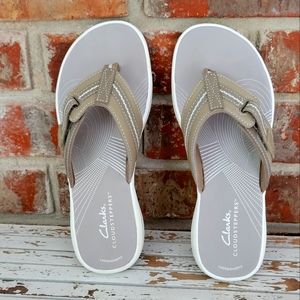 Clarks Cloudsteppers Adjustable Thong Sandals